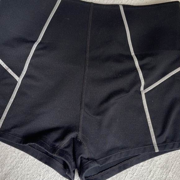 Free People You're A Peach Shorty black Shorts size small - Picture 6 of 11